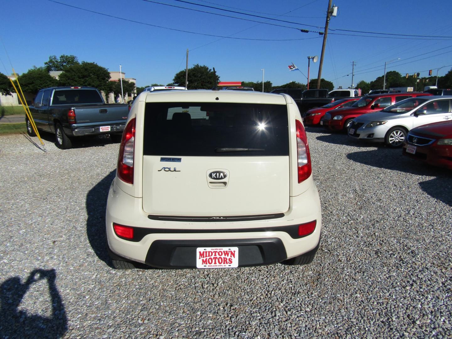 2013 CREAM Kia Soul (KNDJT2A54D7) , Automatic transmission, located at 15016 S Hwy 231, Midland City, AL, 36350, (334) 983-3001, 31.306210, -85.495277 - Photo#6